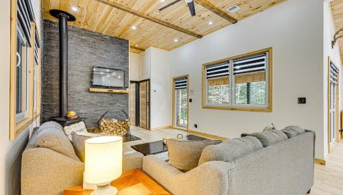 Porch and 1-Acre Yard White Mountains Hideaway - Foto 4