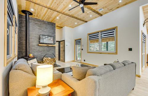 Porch and 1-Acre Yard White Mountains Hideaway - Foto 4