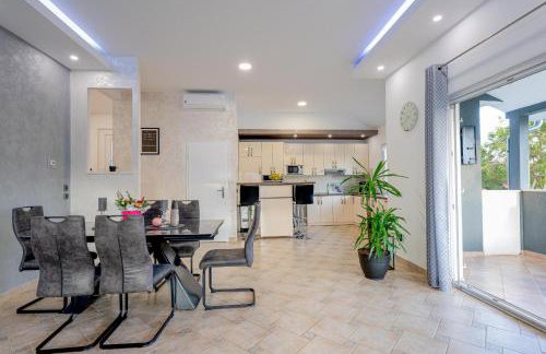 Villa Beauty with heated pool and jacuzzi - Photo 23