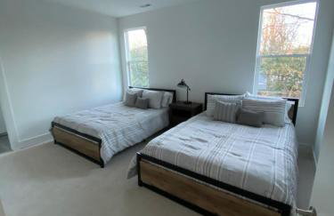 Entire Home Close to BOA Stadium & City - Foto 11