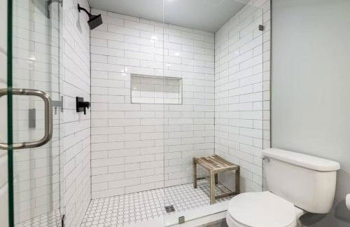 The Fox Den 4BR/3BA- Near HWY 12 Bridge-Lakefront - Foto 36