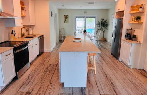 Beautiful home with large pool! Close to the beach! - Foto 30