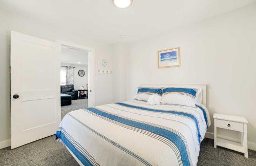 Dom Rodzinny Lakeview Getaway - Walk to Lake Huron - Photo 11