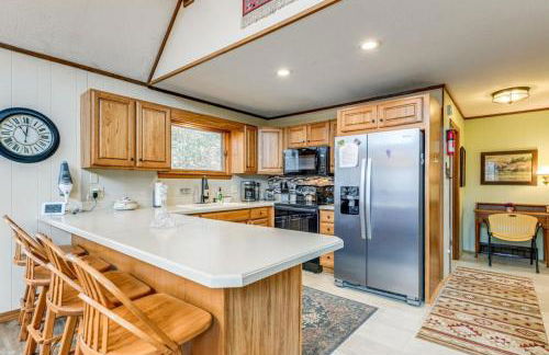 Mountain Getaway with Views and Fire Pit - Foto 9