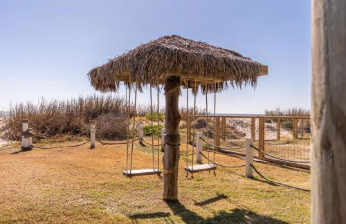 Noisywaves - Beachfront Paradise with Hot Tub, Yard, and Game Room - Foto 48