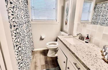 Entire 3 bedroom 1 and half bath home in Deer Park high speed wifi - Foto 18