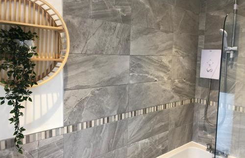 Barber House, Hoyland with two allocated parking spaces - Foto 22