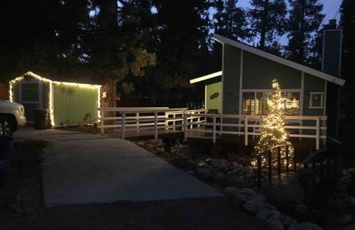 Spacious cozy chalet huge deck over seasonal creek - Foto 47