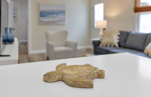 Coastal 3BD Bungalow One Block from Scenic Walkway - Foto 16