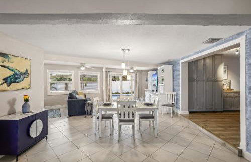 3BR 2BA Heated Pool Home Pool Table Great Location - Foto 13