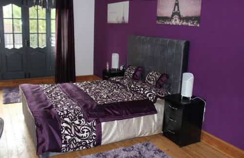 Modern Spacious House - Sleeps 16, Free Parking, Sun Terrace - Foto 12