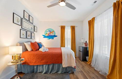 4BR Themed Stay Suite Near NC State Downtown Sleeps 10 - Foto 25