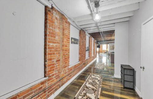 Stylish Chic Retreat At Lafayette Lofts 1 Bedroom Apts by RedAwning - Foto 46