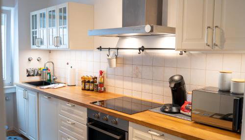 Platz für 8 Pers - C4S Come4Stay Monteure "InnArt" Boxspringbett Einzelbett Töging am Inn, Parkplatz, WLAN, Balkon, Smart TV, voll ausgestatteter Küche, Waschmaschine - Foto 5, stove, dishwasher, toaster