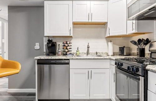 604 1 Two Bedroom One Bath with King near Main Street - Foto 25