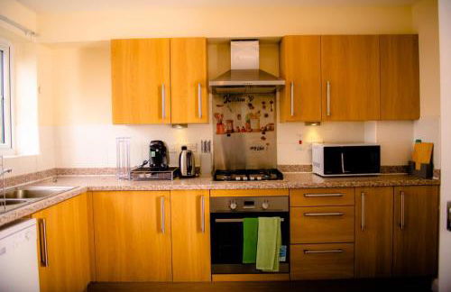 House - Sleeps 7 - Parking - 10Min Drive to Centre - Foto 3