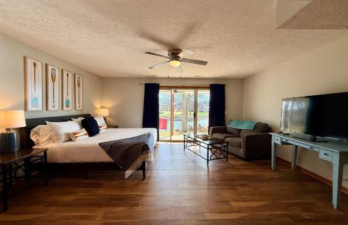 Waterfront 3BR Loft w Dock on Lake of Egypt - Foto 25