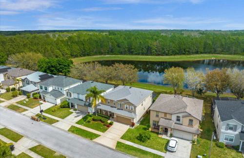 Bluelakeview Luxury Villa with Private Pool & Spa plus Lake Views, BBQ, Games Room - Photo 6