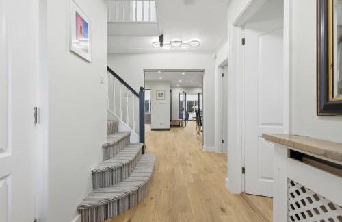 Four Bed House by Brookland Stays Serviced Accommodation Short Lets Brentwood with Free WiFi - Foto 17