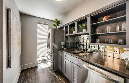 Spacious 2-Bed Dallas Condo Patio Resort Pool - Foto 8