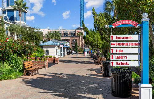 Seabrook 3BR Sleeps 10 w Backyard, Fire Pit Near Kemah - Foto 47