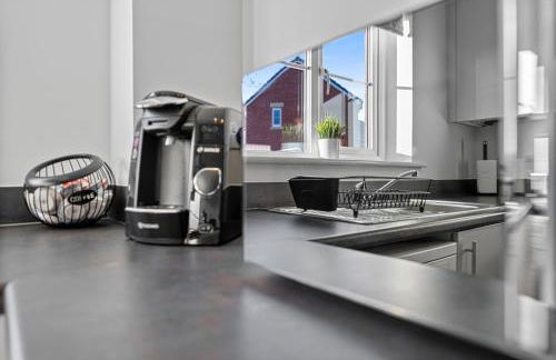 Stylish 4-Bedroom Townhouse with two large parking spaces and superfast Wi-Fi - Photo 12