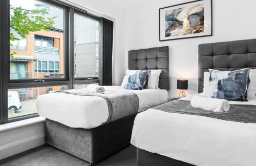 Three Bed House - Parking - Garden - Fast Wi-Fi 19LL - Foto 10