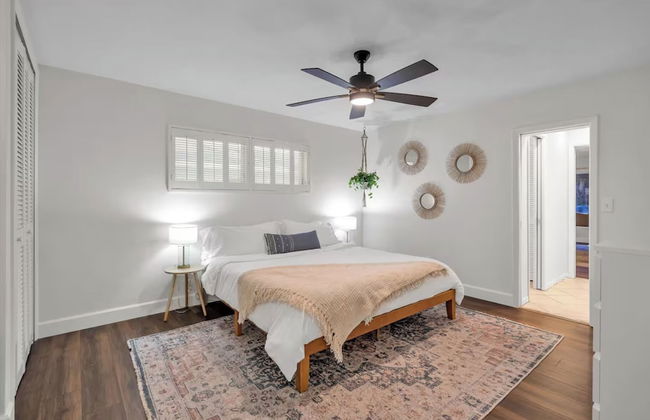 Golden Retreat: Expansive 6BR Home w Heated Pool ~ - Foto 6