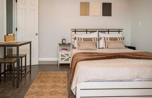 Cozy with Private Entry Near Fort Myers & Airport - Foto 1
