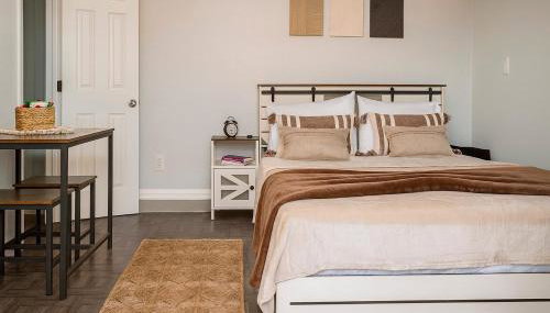 Cozy with Private Entry Near Fort Myers & Airport - Foto 1