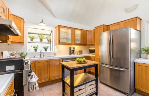 Chic Beach Bungalow 3 Blocks from the Sand - Foto 5