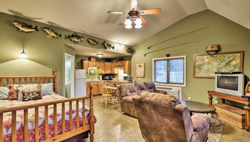 Guntersville Lake Home with Deck and Covered Boat Slip - Foto 3