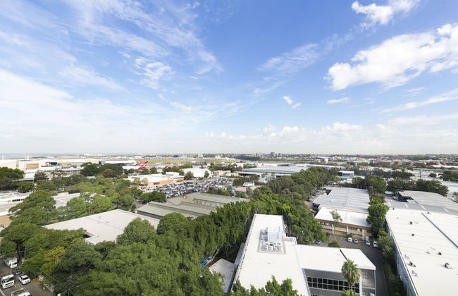 Penthouse near Airport & CBD - Photo 16