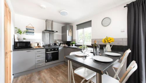 Wheal Prosper- Beautifully Fitted Wooden Lodge Helston Cornwall - Foto 3