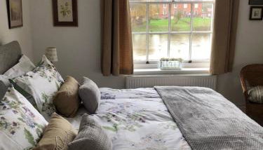 Beautiful riverfront cosy one bedroom apartment - Foto 5