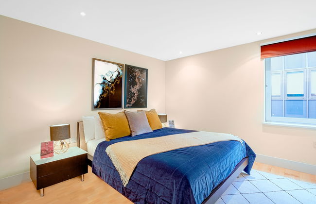 Impeccable 1-bed Apartment in London City - Photo 2