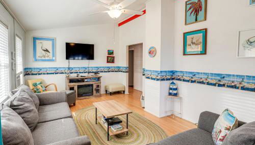 Oceanfront Gem with Rooftop Deck Steps to Sand - Foto 4