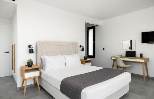 Seafront Villa Nafsika - Private Heated infinity Pool - Direct access to the beach - Play area - Foto 24