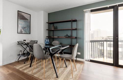 Gold Coast 2BR w Gym Pool nr Oak St Beach CHI-207 - Photo 5