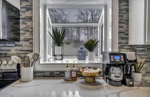 Swim and Relax In our Pool and Hot Tub and Recently Renovated - Foto 33