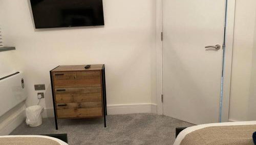 Bright & Cosy Retreat in Swansea - Foto 4, wardrobe