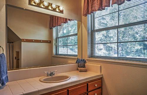 Hot Tub, Deck & Trail Access: Shaver Lake Cabin - Photo 18