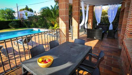 GERANIS VILLA ONLY FAMILIES Planet Costa Dorada - Foto 4