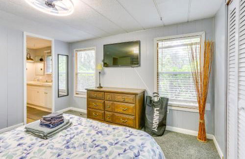 1 Mi to Sands Beach Walkable Island Home with Yard! - Photo 17