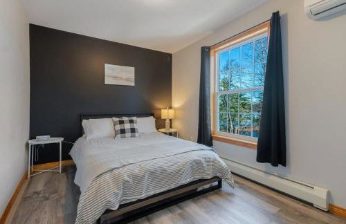 Lakefront Home with Private Beach Access & Hot Tub - Foto 39