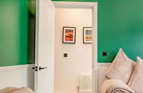 Exquisite Renovation in Central Location with Garden and Parking - Photo 66