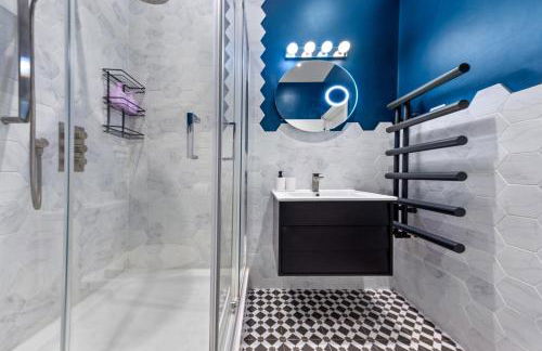 Westminster 2 Bedroom apartment with AC sleeps 5 - Photo 10