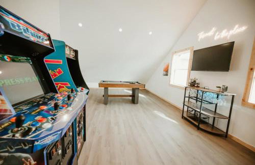 New Cabin Pet Friendly With A Game Room And King Beds - Foto 49