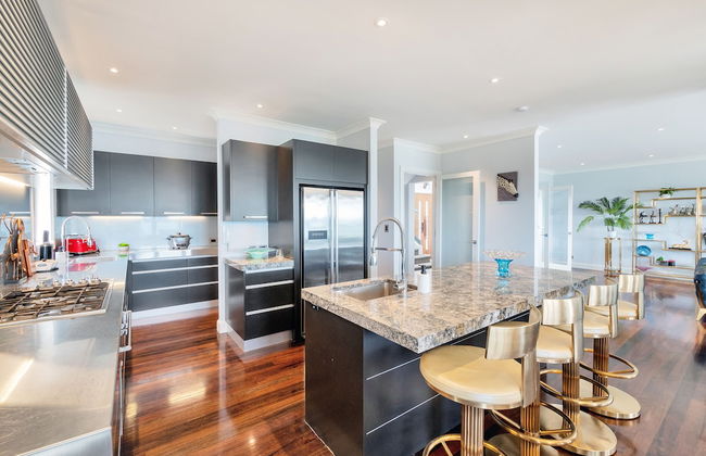 Magnificent Harbour View Villa in Orakei - Photo 13