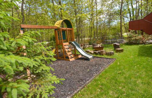 Bool Bear Lodge a pet friendly Pocono Vacation Home with Fireplace, BBQ and more - Foto 34